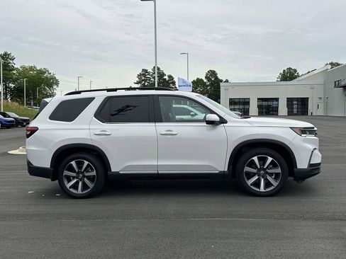 Used 2025 Honda Pilot Elite image 29