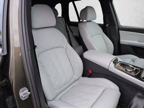 Used 2025 BMW X5 xDrive40i w/ Climate Comfort Package AWD/4WD image 22