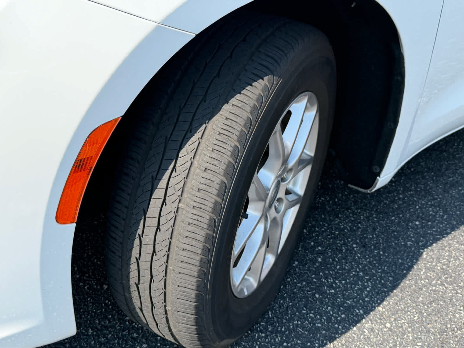 Used 2024 Chrysler Pacifica Touring-L FWD image 3
