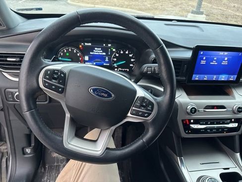 Used 2021 Ford Explorer XLT w/ Equipment Group 202A image 26