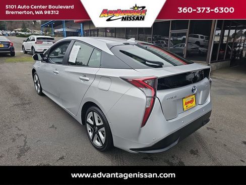 Used 2018 Toyota Prius Three Touring image 3