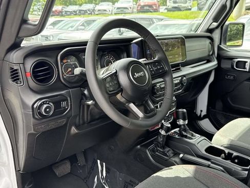 Used 2026 Jeep Wrangler Unlimited Rubicon AWD/4WD image 11