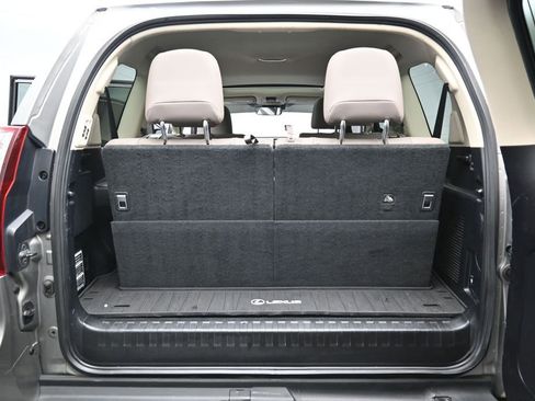 Used 2021 Lexus GX 460 Premium w/ Accessory Package AWD/4WD image 36