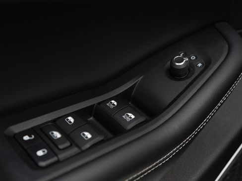 Used 2022 Jeep Grand Cherokee Limited image 20