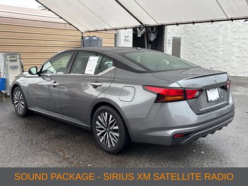Used 2023 Nissan Altima 2.5 SV FWD image 3