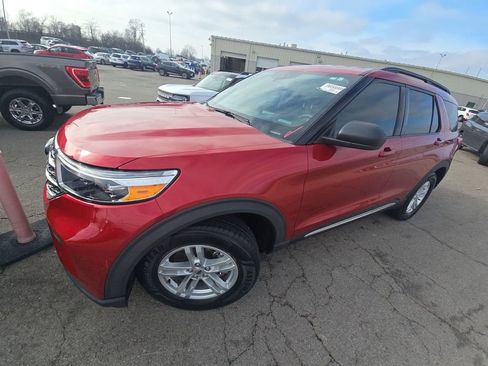 Used 2021 Ford Explorer XLT image 1
