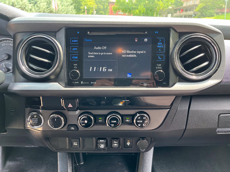 Used 2018 Toyota Tacoma TRD Off-Road AWD/4WD image 17