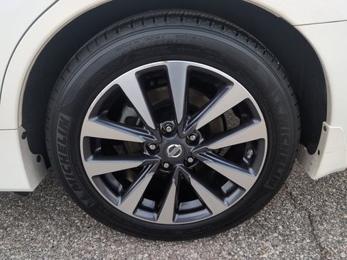 Used 2017 Nissan Altima 2.5 SL w/ Technology Package FWD image 22