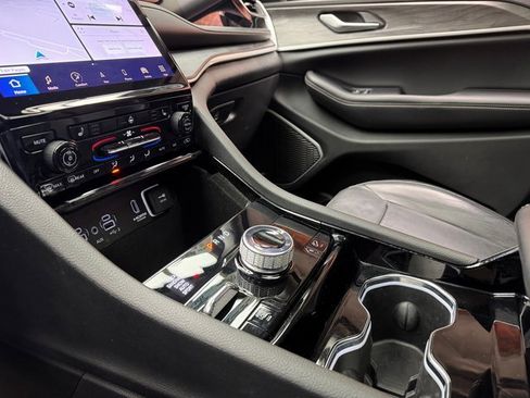 Used 2022 Jeep Grand Cherokee Limited 4xe image 19