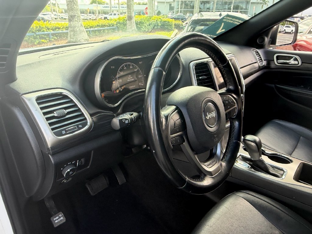 Used 2019 Jeep Grand Cherokee Laredo RWD image 9