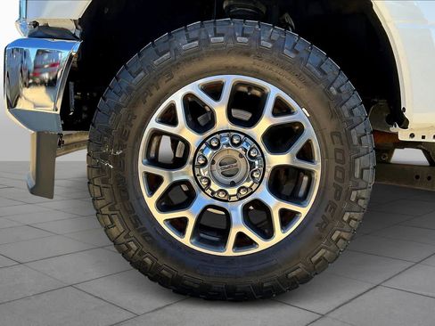 Used 2020 Ford F250 Lariat w/ Lariat Value Package image 9