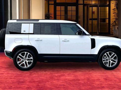 Used 2020 Land Rover Defender 110 HSE image 13