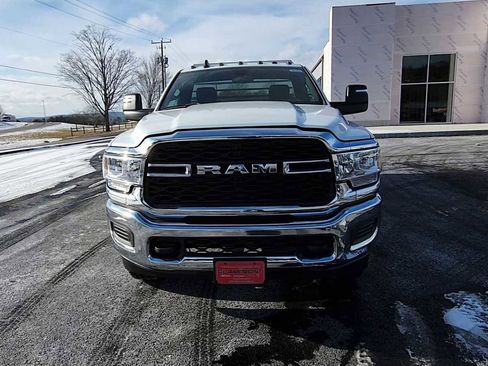 New 2024 RAM 2500 Tradesman w/ Chrome Appearance Group image 3