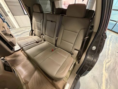 Used 2019 GMC Yukon SLT w/ Premium Edition image 8