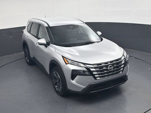 Used 2025 Nissan Rogue SV FWD image 24
