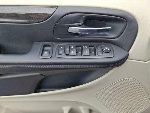 Used 2016 Dodge Grand Caravan SXT FWD image 13