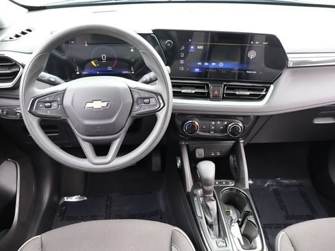 Used 2024 Chevrolet TrailBlazer LT FWD image 17