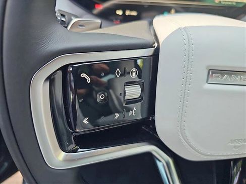 New 2025 Land Rover Range Rover Sport SE image 18