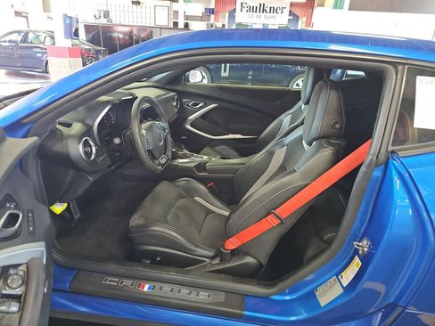 Used 2018 Chevrolet Camaro ZL1 RWD image 8