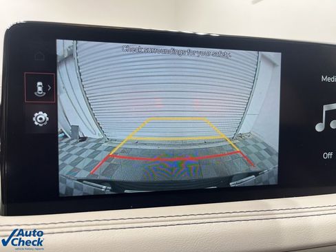 Used 2025 Genesis G70 2.5T image 13