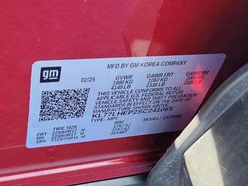 Used 2025 Chevrolet Trax LT w/ LT Convenience Package FWD image 30