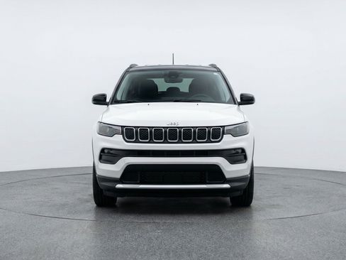 Used 2025 Jeep Compass Limited AWD/4WD image 2
