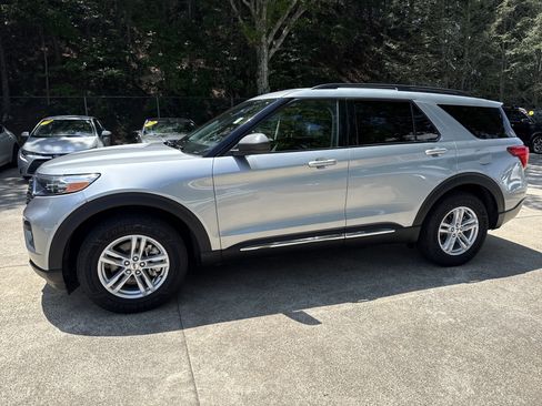 Used 2023 Ford Explorer XLT RWD image 4