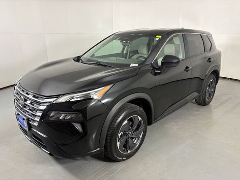 Used 2024 Nissan Rogue SV FWD image 4