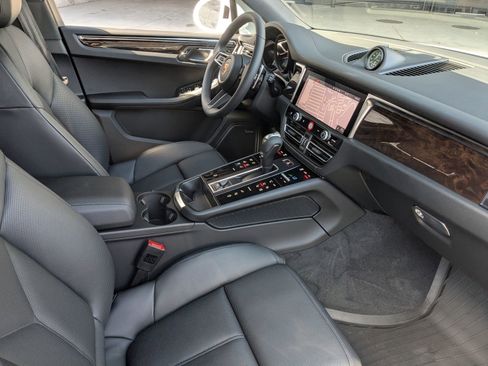 Certified 2026 Porsche Macan AWD/4WD image 27