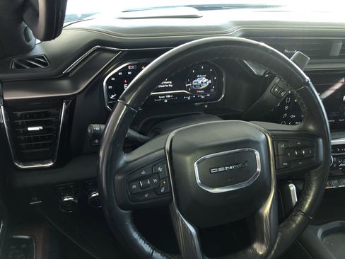 Used 2025 GMC Sierra 2500 Denali Ultimate image 18