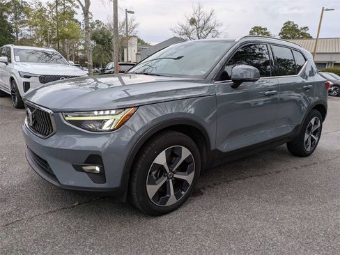 Certified 2023 Volvo XC40 B5 Plus w/ Protection Package Premier image 8