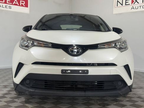 Used 2019 Toyota C-HR XLE FWD image 4