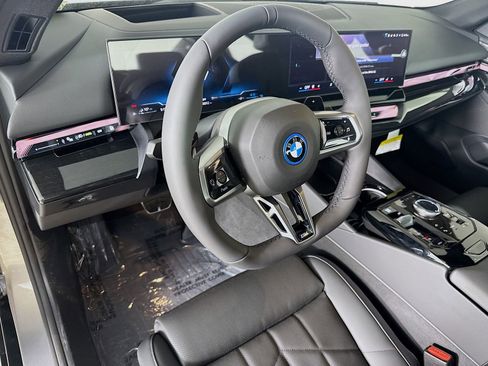 New 2026 BMW 550e xDrive AWD/4WD image 9