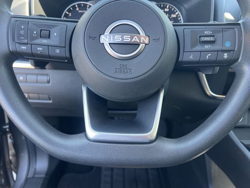 Used 2023 Nissan Rogue SV FWD image 8