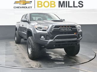 Used 2017 Toyota Tacoma TRD Sport w/ Tow Package (A/T) AWD/4WD video 1