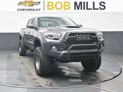 Used 2017 Toyota Tacoma TRD Sport w/ Tow Package (A/T)