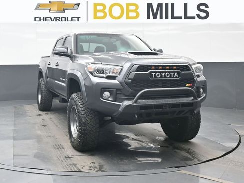 Used 2017 Toyota Tacoma TRD Sport w/ Tow Package (A/T) AWD/4WD image 1