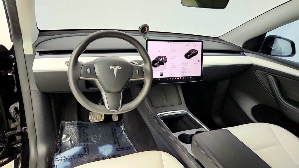 Used 2025 Tesla Model Y Long Range AWD/4WD image 12