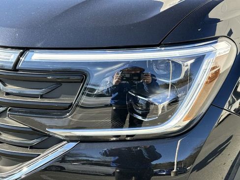 Certified 2025 Volkswagen Atlas SEL Premium R-Line AWD/4WD image 9