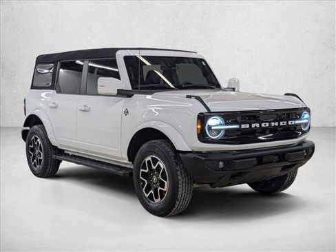 Used 2024 Ford Bronco Outer Banks image 3