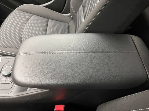 Used 2023 GMC Terrain SLE FWD image 25