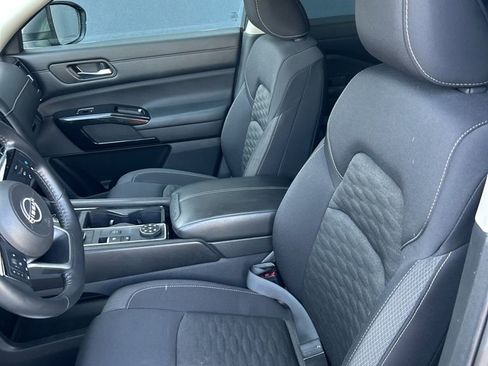 Used 2022 Nissan Pathfinder SV image 7