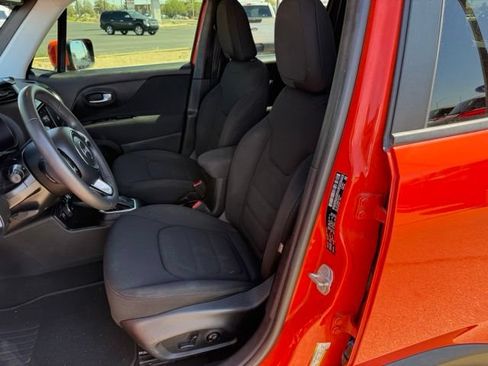 Used 2018 Jeep Renegade Latitude w/ Popular Equipment Group AWD/4WD image 28