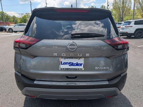 Used 2023 Nissan Rogue SV image 4