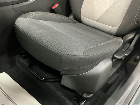 Used 2025 Chevrolet Trax LS w/ LS Convenience Package FWD image 19