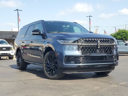 New 2027 Lincoln Navigator L Reserve w/ Jet Appearance Package