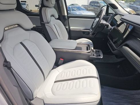 Used 2022 Rivian R1T Adventure AWD/4WD image 11