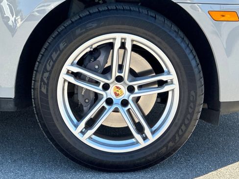 Used 2025 Porsche Macan AWD/4WD image 40
