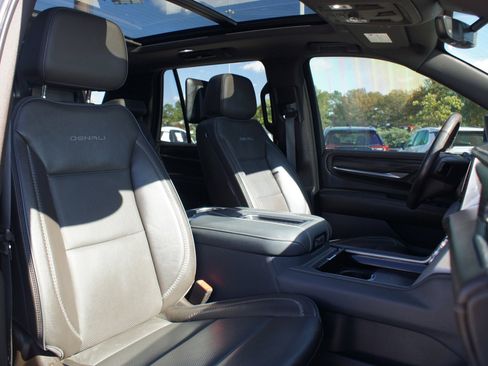 Used 2021 GMC Yukon Denali w/ Denali Premium Package image 25