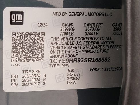 Certified 2025 Cadillac Escalade V w/ LPO, Floor Liner Package AWD/4WD image 34